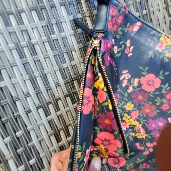 Apt 9 Black & Floral Crossbody Bag - Picture 6 of 7